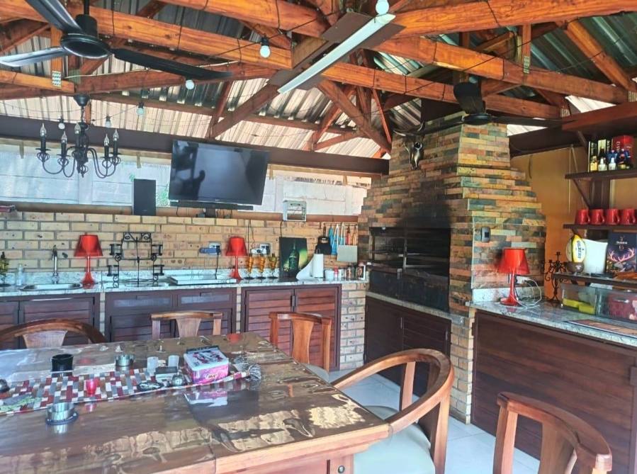 7 Bedroom Property for Sale in Langenhovenpark Free State